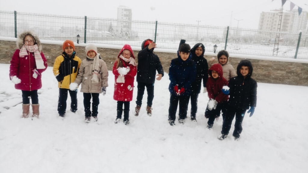 Çocukların Kar Sevinci | Kayseri Konaklar İlkokulu ve Ortaokulu |...