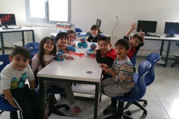İlkokul Öğrencilerimizle Kodlama ve Robotik Dersimizden Kareler