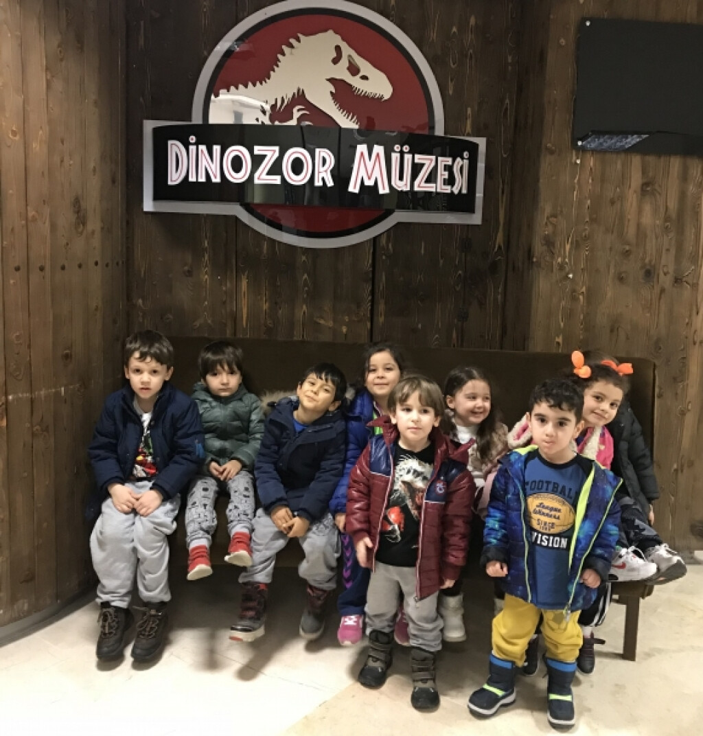 Sevimli Kuzular Dinozor Müzesinde | İstanbul Pendik İlkokulu ve O...