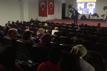 Erciyes Üniversitesi Eğitim Fakültesi Öğretim Üyesi Yrd. Doç. Dr. Habib Hamurcu'nun Seminerinden Kareler.