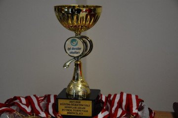 İyi Dersler Okulları Ortaokulu Sınıflar Arası Futbol Turnuvası Finali
