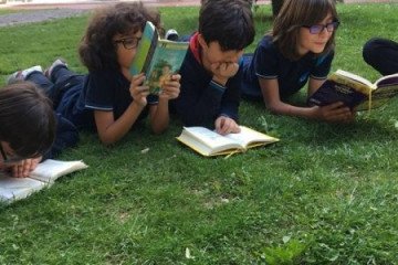 Öğrencilerimiz Doğayla İç İçe Kitap Okumanın Keyfini Çıkarttılar....