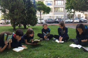 Öğrencilerimiz Doğayla İç İçe Kitap Okumanın Keyfini Çıkarttılar.