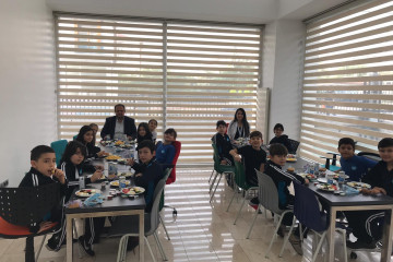 5-b Kahvaltıda | İstanbul Pendik İlkokulu ve Ortaokulu | Özel Oku...